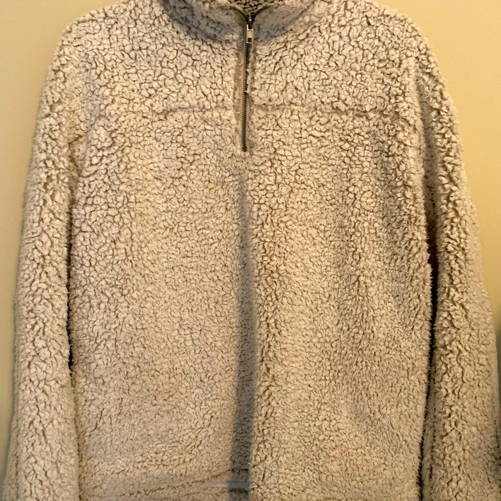 Warm and fully lined Sherpa-type pull-over.